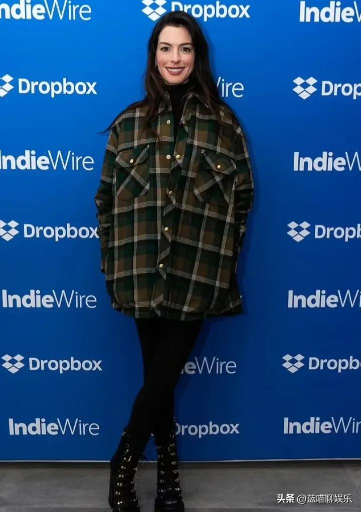 赛琳娜白西装,赛琳娜丝绒西装