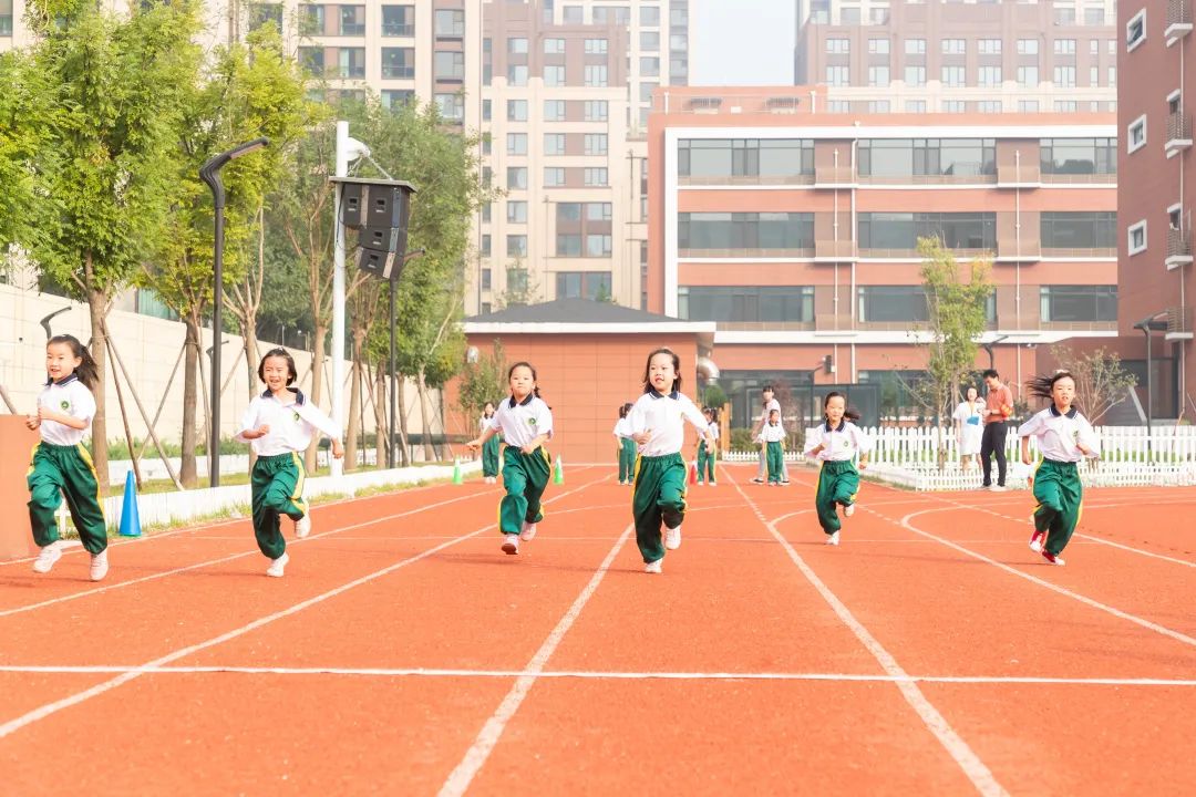 房山育新学校,喜迎二十大奋进新征程开启新时代