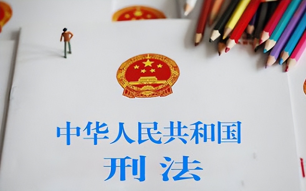 “双面人”刘某业，不顾女孩哭喊，多次在办公室对其实施性侵