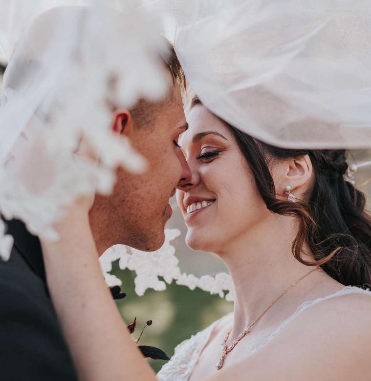 盲女恢复视力发现凶手在身边,盲女一觉醒来突然恢复视力