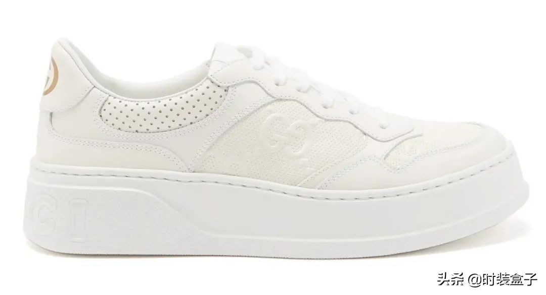 小白鞋是这几年的必备时尚单品,小白鞋时尚鞋