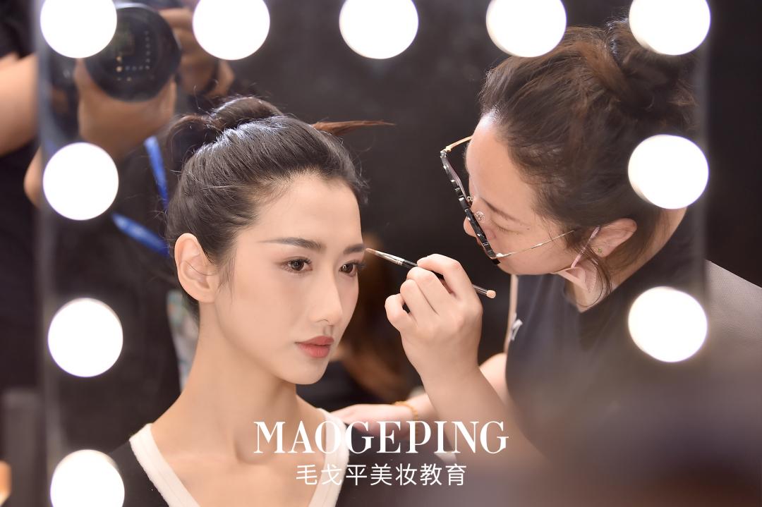 上海毛戈平化妆培训学校,毛戈平学校学几个月比较好