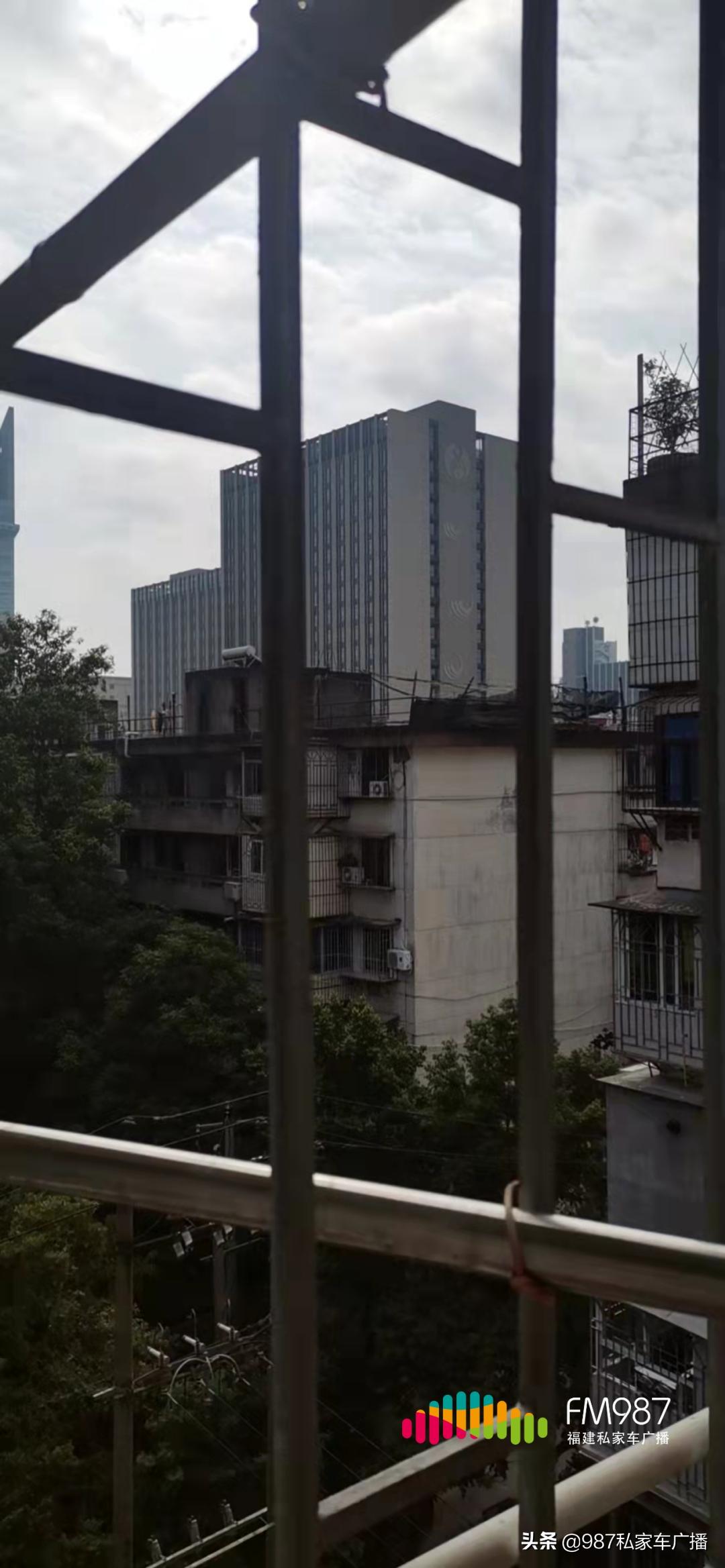 居民楼出现耳鸣噪音,楼道里传来非常大的耳鸣声