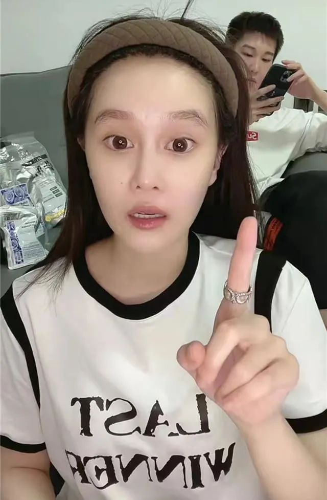 球球曝光新恋情,球球跟新男友照片