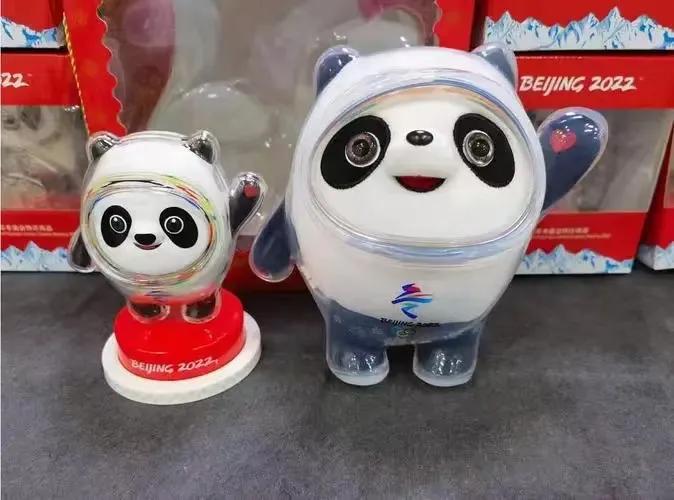 我在寒风中排队3小时，冻成冰墩墩，也没抢到冰墩墩