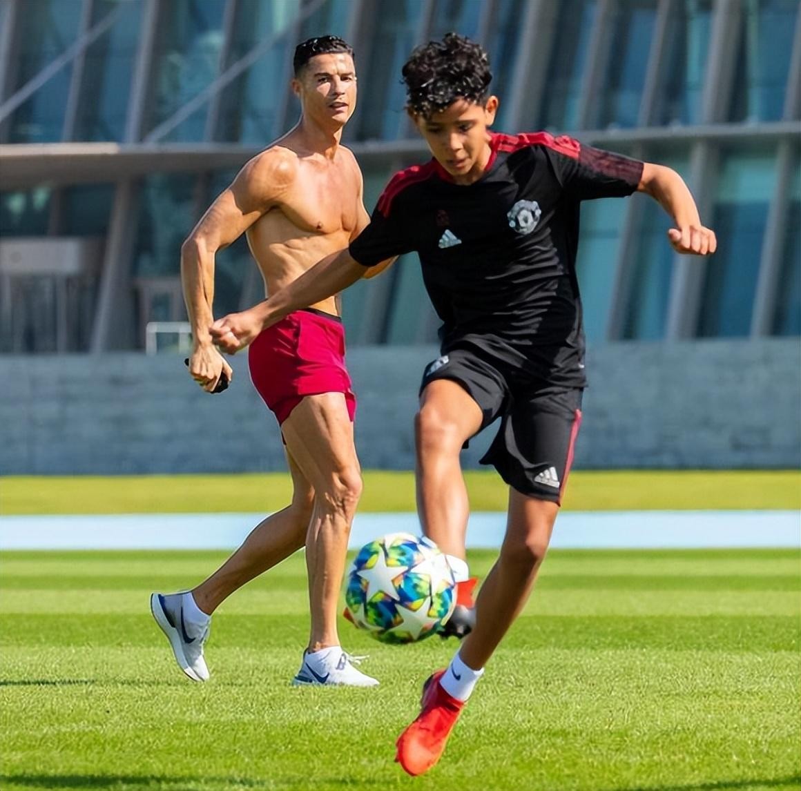 c罗的大儿子足球天赋,c罗女友乔治娜抵达卡塔尔