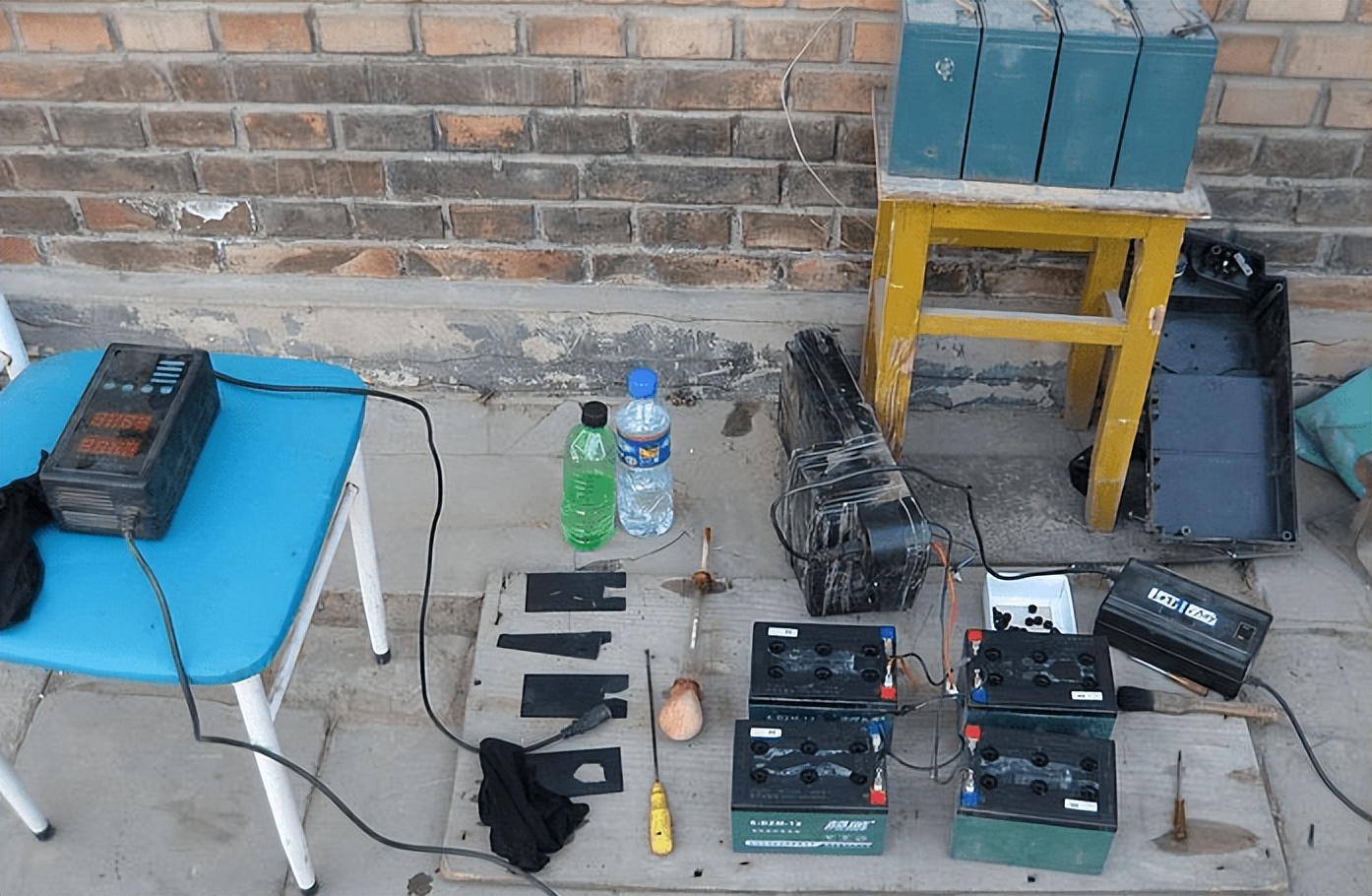 电动车电池充电时多少温度会鼓包,电动车电池鼓包了是什么原因