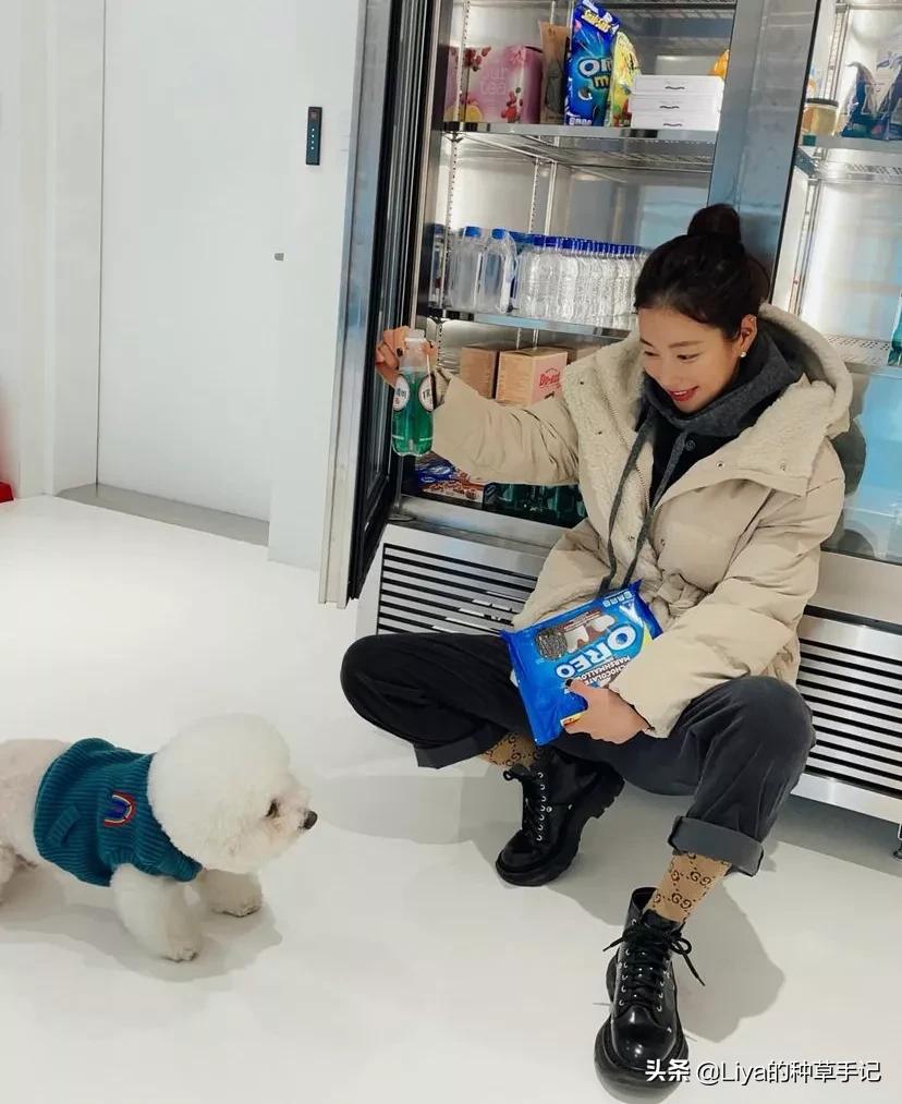 马丁靴配什么裤子好看女,白色马丁靴怎么搭配裤子