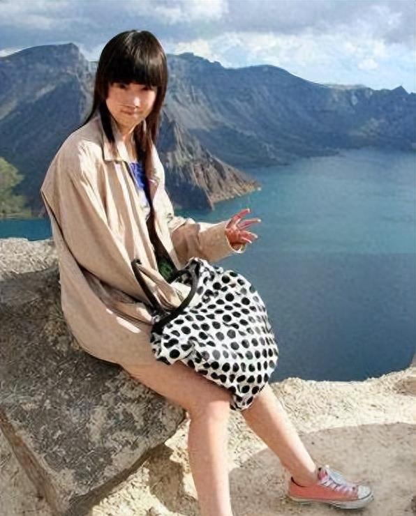 “网红模特”*筱雨张**,出道一年拍21套人体写真,现38岁仍单身未婚