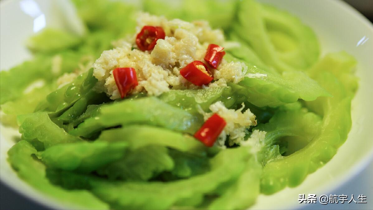 教你一道苦瓜的做法，掌握这个方法做出的苦瓜，美味又鲜绿又好吃