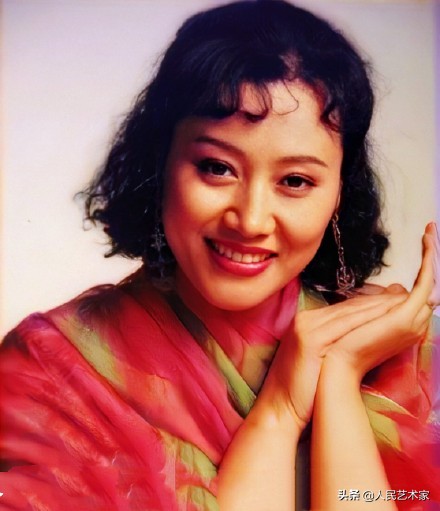 老戏骨王丽云，演员车晓的母亲，塑造过多个母亲和婆婆形象，把演好话剧当作自己这辈子最大的事