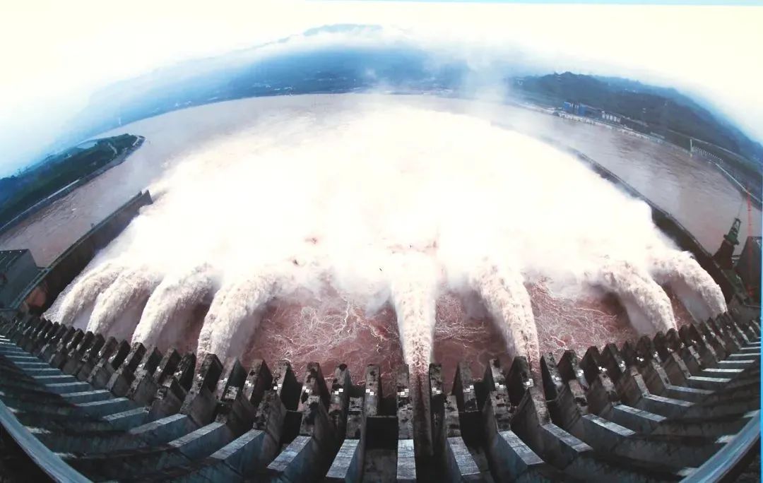 土石坝与重力坝拱坝作比较,混凝土坝土石坝重力坝区别