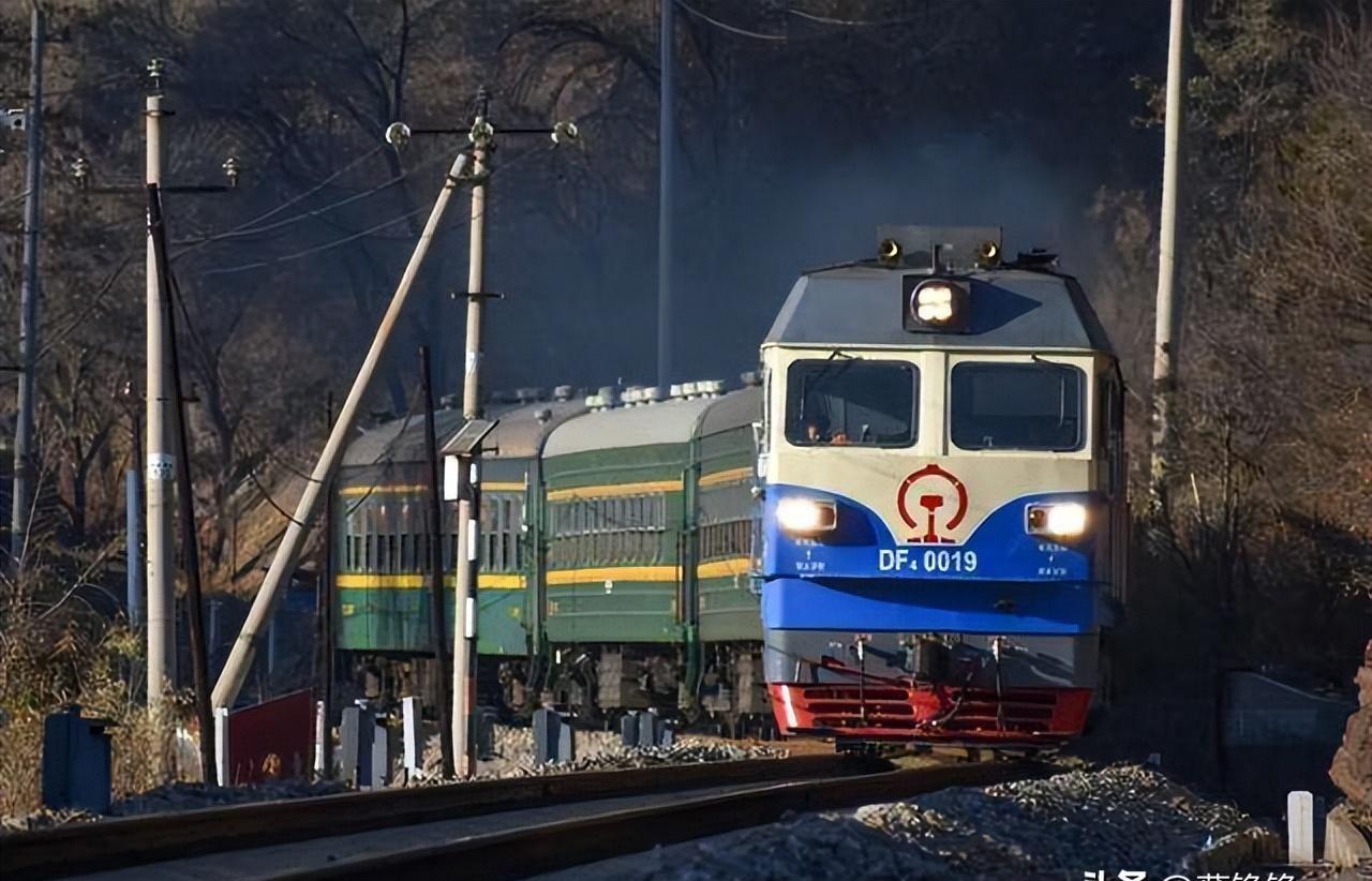 火车内的4个“秘密”：神秘的乘务员规定和震撼的鸣笛传统！