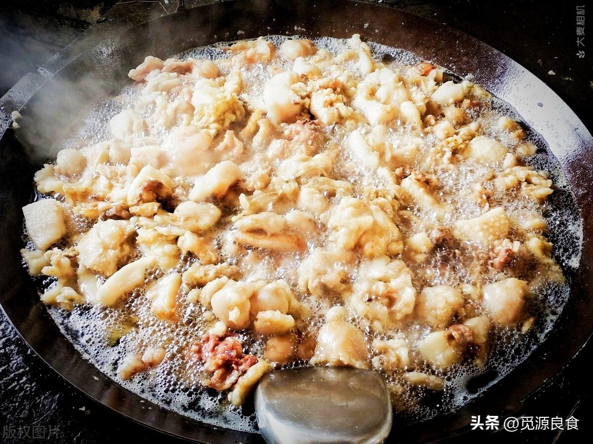 比蛋炒饭还美味的猪油拌饭，做法简单香气扑鼻，家人爱吃童年回忆