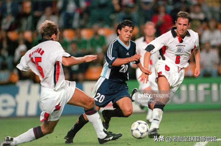 英国足坛四位顶级球星代言的超冷门球鞋，国内球迷可能从来没见过