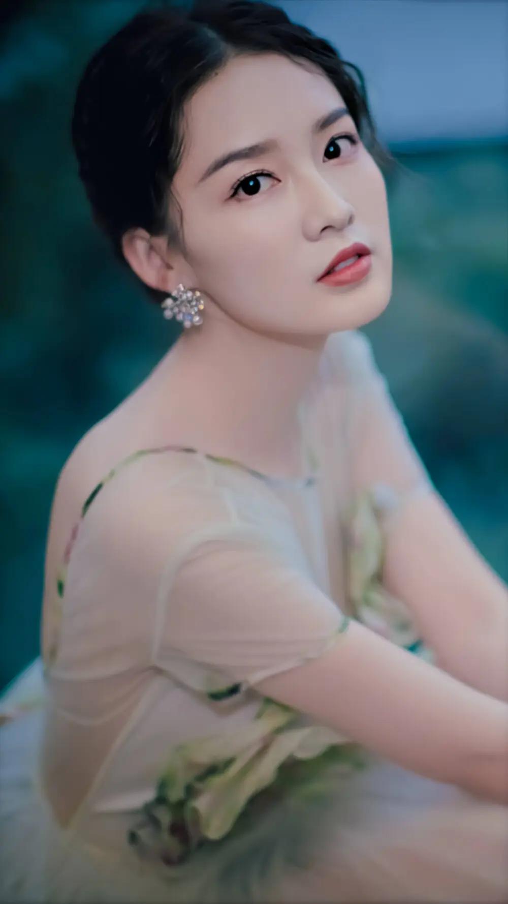 杨紫进入90后十大富豪排名吗,中国最漂亮的女明星杨紫在第几名