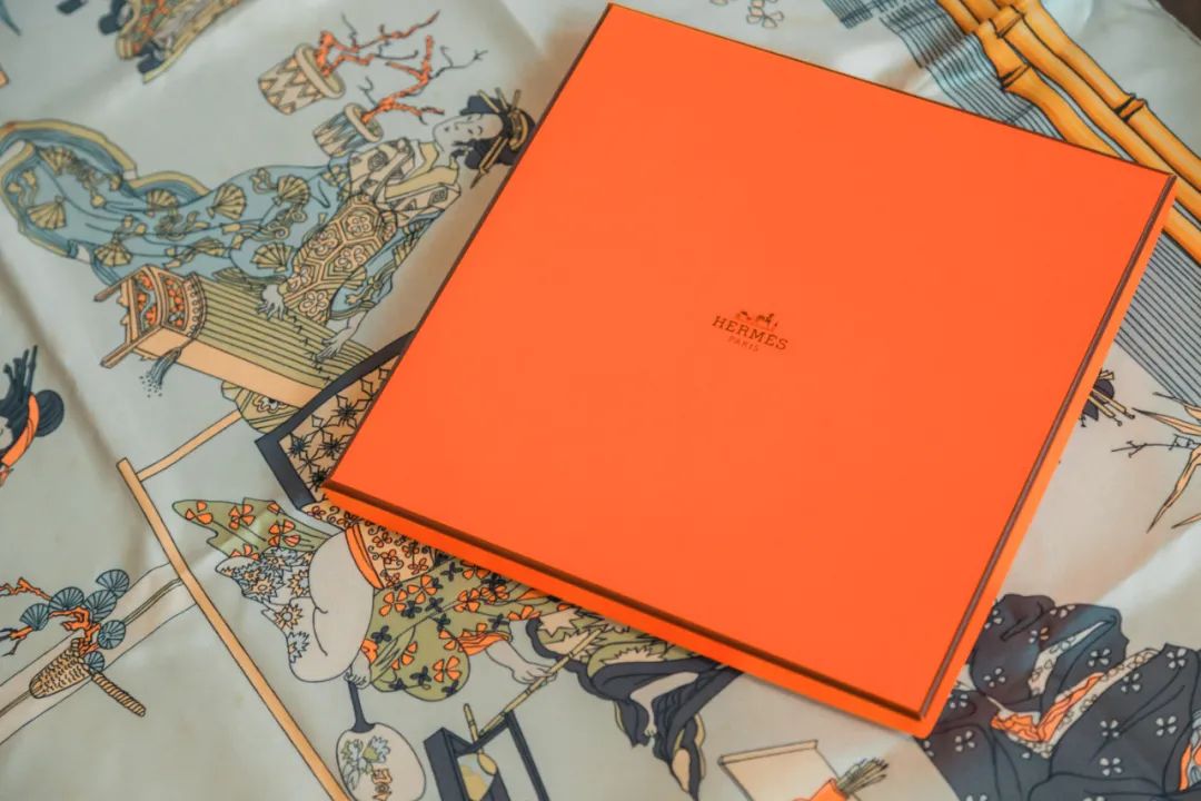 最火的爱马仕丝巾,第一条爱马仕丝巾