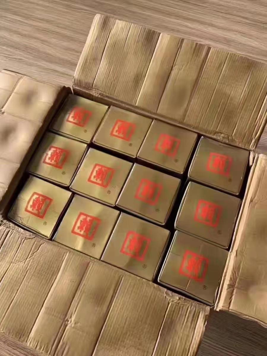 97赖茅酒,庆香港回归特制,喝的不仅是老酒,更是祖国统一的见证