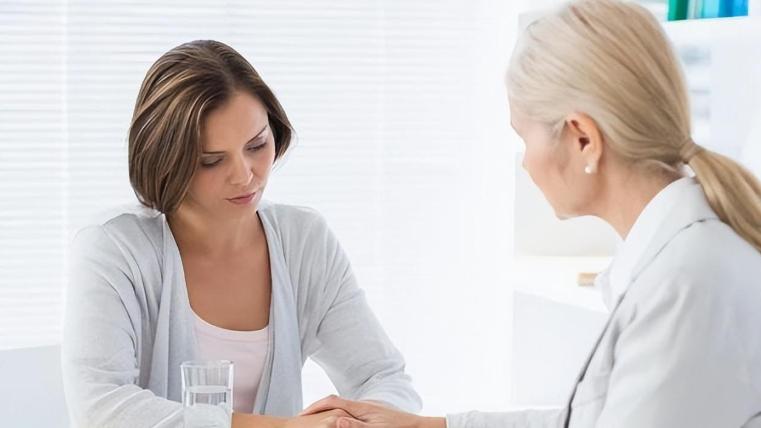 女性到了夜晚放屁多响怎么回事,女性放屁多是什么原因啊