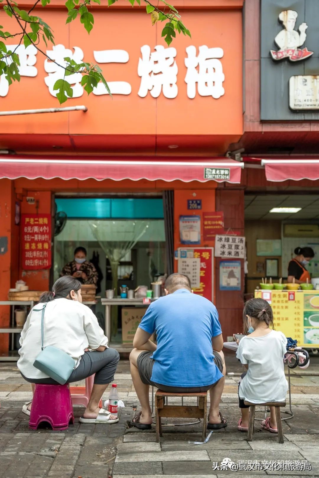 来武汉一定要去一趟东湖看荷花,来武汉看樱花吧