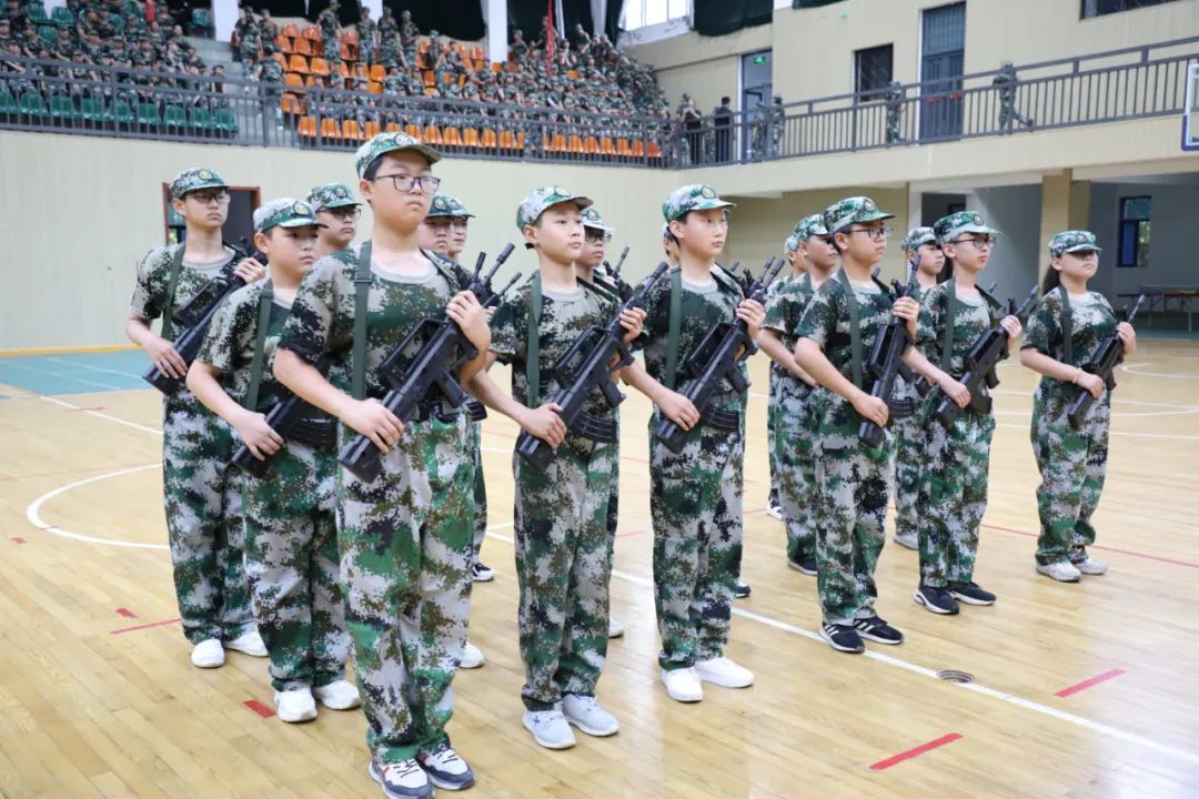 盐城市初级中学2023年“铁军国防训练营”闭营仪式隆重举行