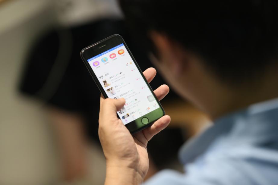 在爱聊软件上找女朋友可靠吗,爱在社交软件上聊天的女生