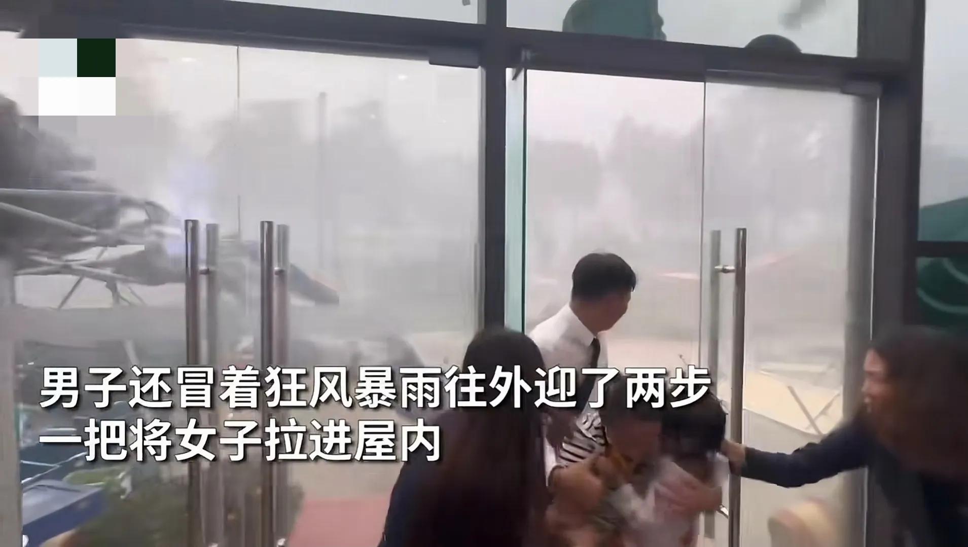 北京街头令人愤怒的一幕新闻,街头发生令人气愤的一幕