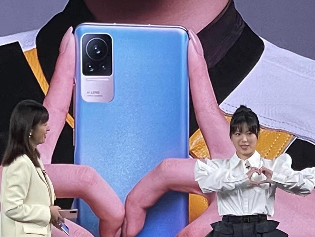 杨倩夺下奥运首金全过程,24岁奥运冠军杨倩近照