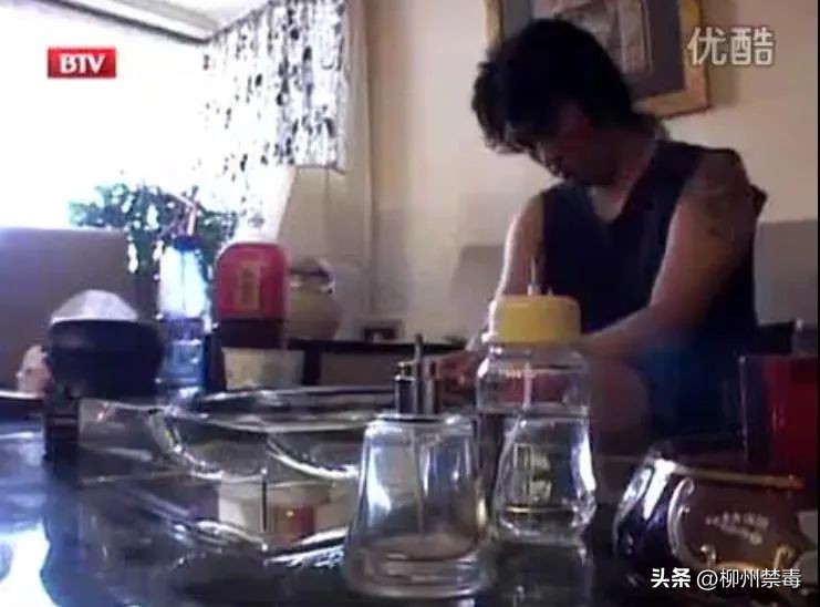 *毒涉**艺人含笑“致歉”引网友“鸣冤叫屈”？文字游戏玩得再熟，也遮不住法律与正义的雪亮光辉！