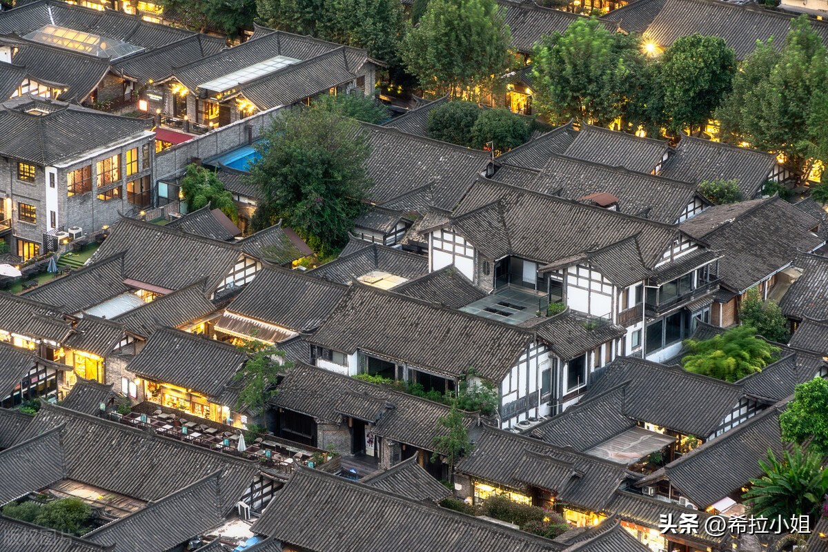 成都到乐山途中有哪些旅游景点,四川成都附近的旅游景点有哪些