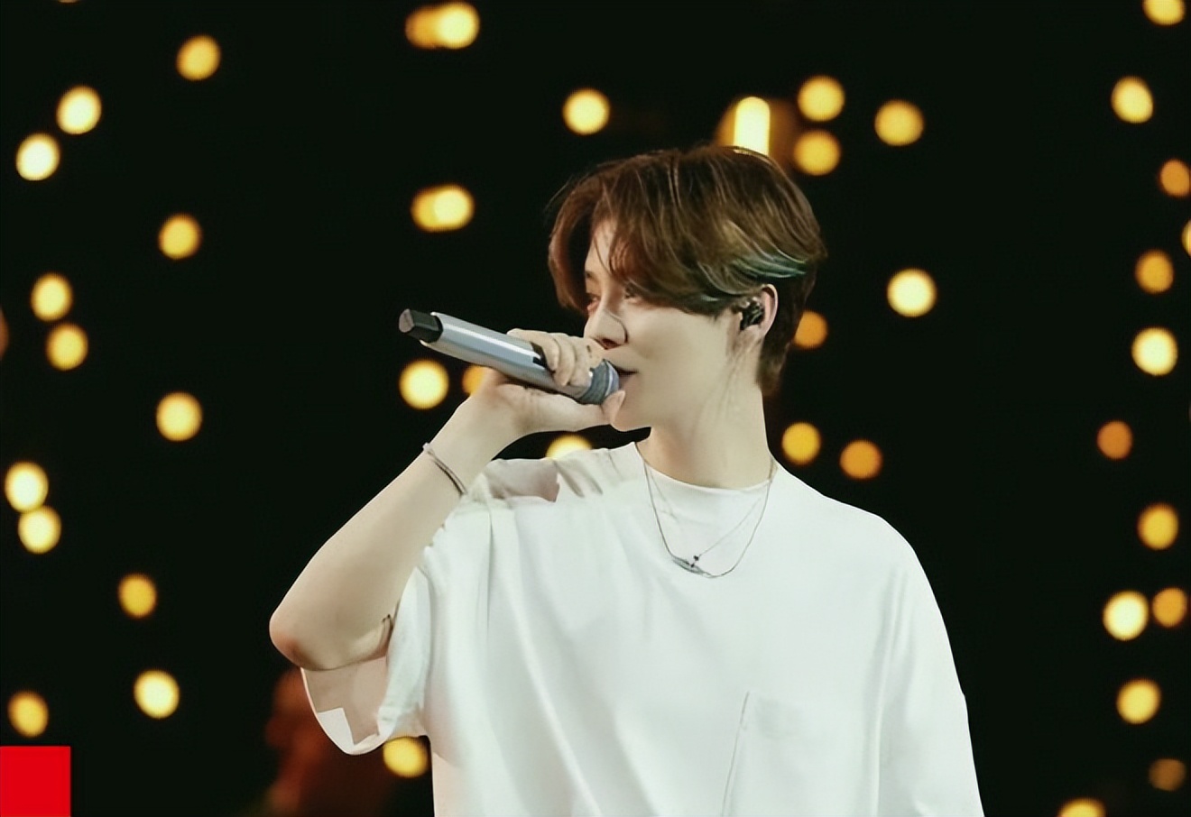 线上演唱比赛,线上演唱会和线下演唱会