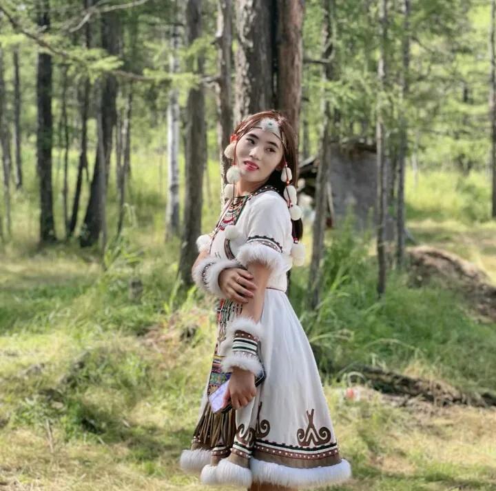 五十六个民族服饰傈僳族,五十六个民族代表服饰图片