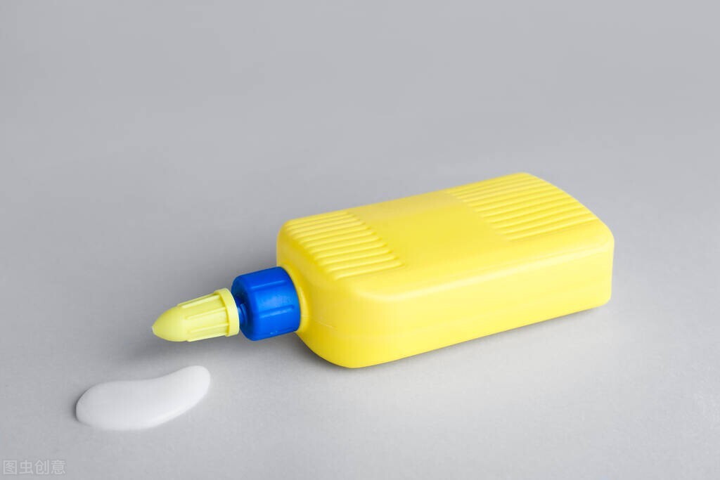 两根手指被502胶水粘到了该怎么弄,手指夹上沾上了502胶水怎样去除