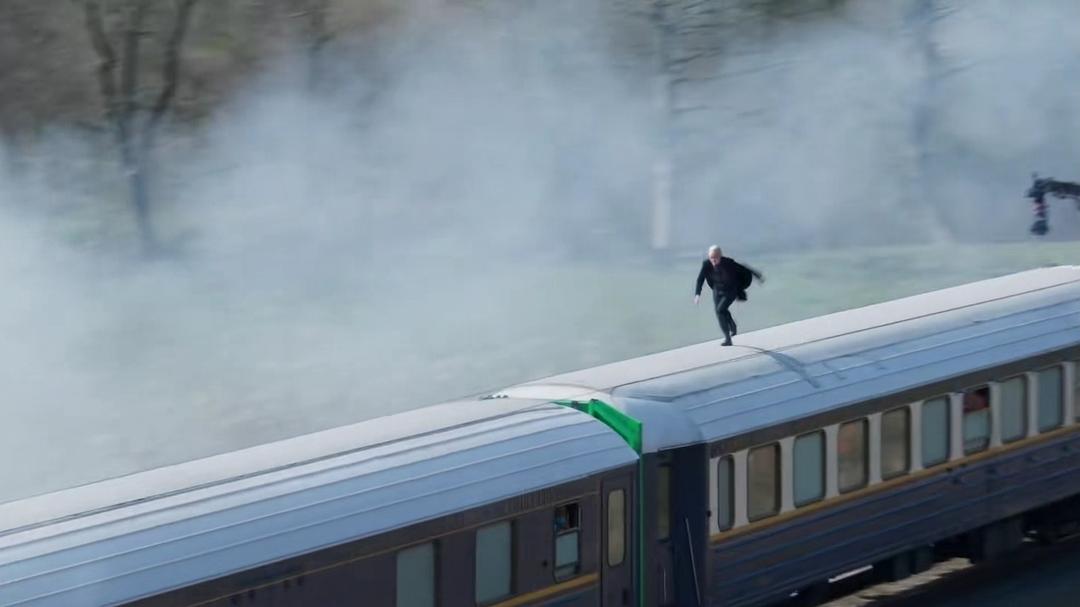 碟中谍7阿汤哥有多拼,碟中谍7阿汤哥上演惊险飞行