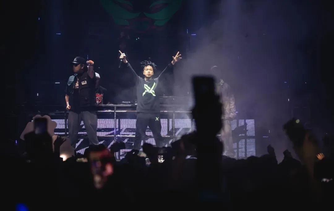 赵辰龙我不是rapper是diss贝贝的吗,贝贝diss赵辰龙其它rapper反应