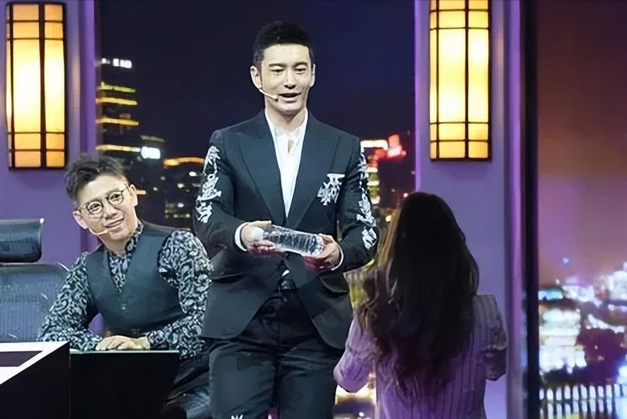 黄晓明杨颖被曝分居两年,黄晓明又和绯闻女友同框了