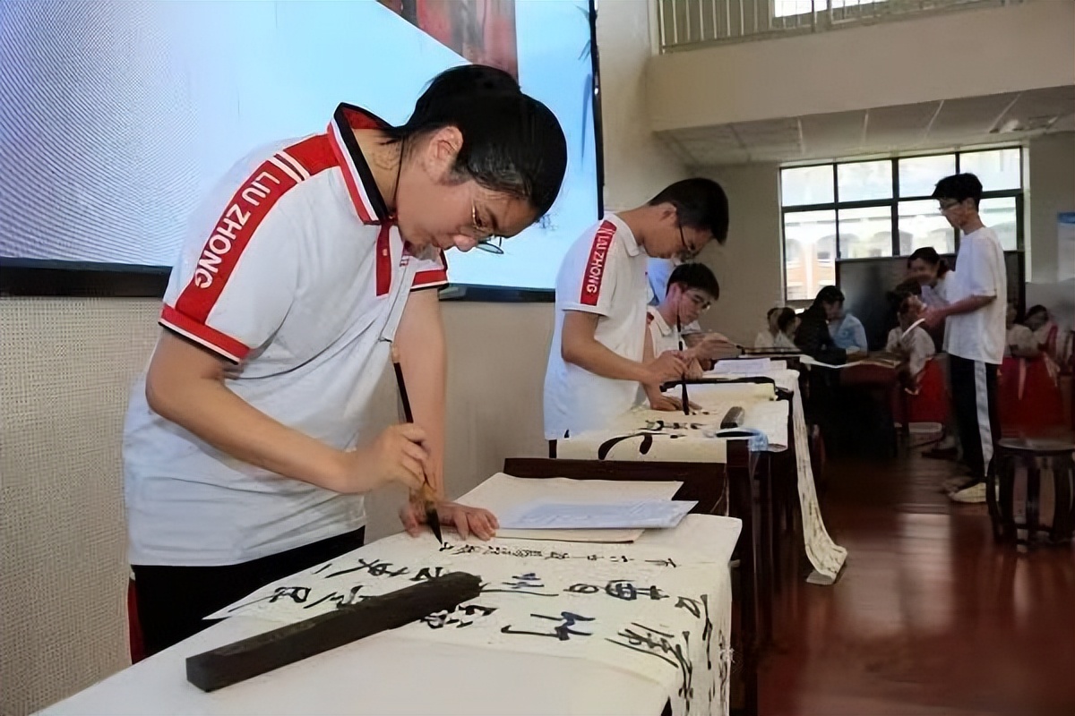 一本率99.5%，41人上清北：优秀县中是如何避免塌陷的？