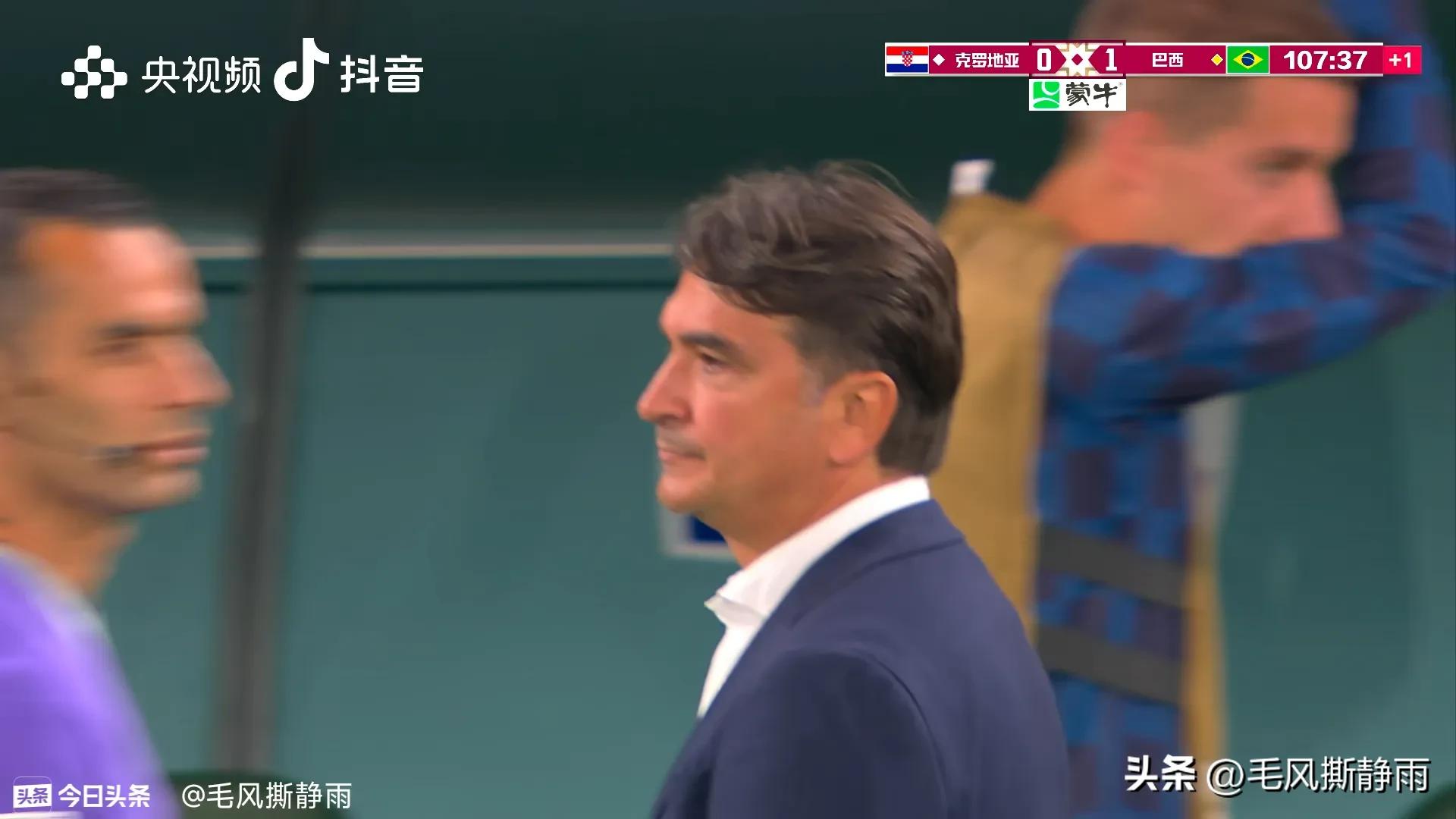 莫德里奇归队加持克罗地亚,莫德里奇和队友讨论克罗地亚