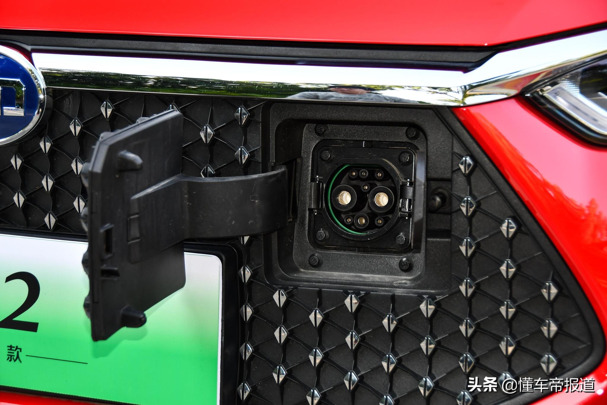 新能源比亚迪e2汽车测评,全新比亚迪e2到店实拍