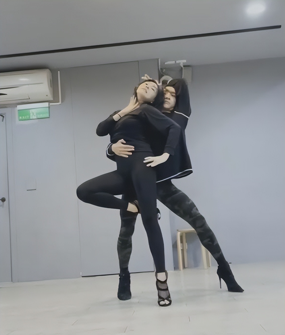 小s跳舞惊呆全场,小s跳舞惊艳片段