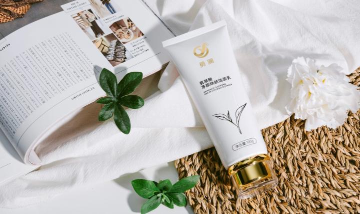 后背毛孔粗大发痒怎么回事,毛孔粗大脸上发痒怎么治