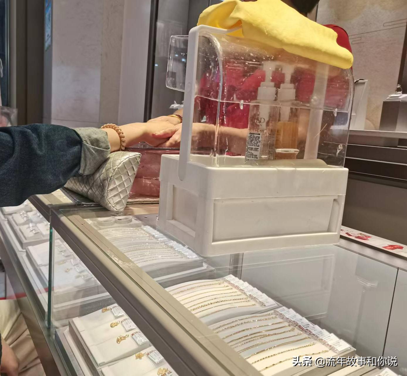 免费的东西是世界上最昂贵的东西,世界上最廉价的东西往往最昂贵