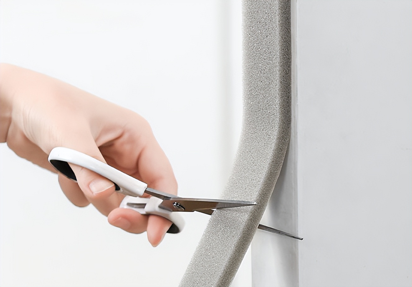 窗户漏风怎么保暖效果最好,家里的窗户漏风应如何进行密封呢