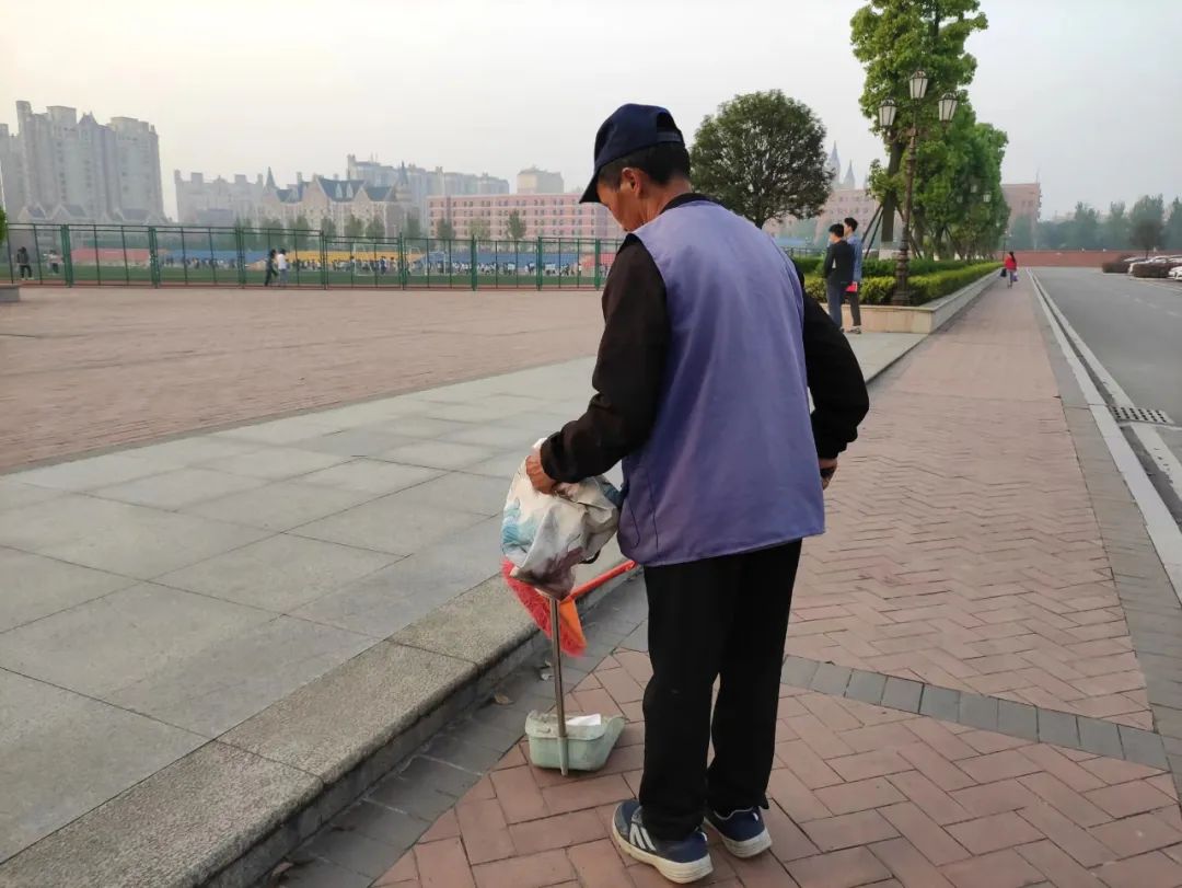 致敬平凡的劳动者图,致敬最朴素的劳动者图片