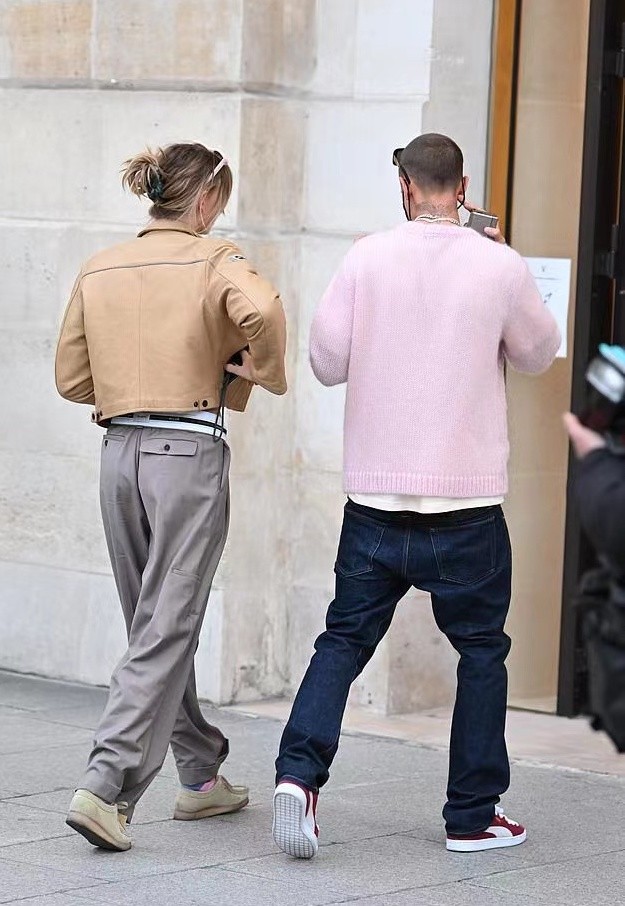 小贝和二公子视频,小贝蕾丝吊带背心