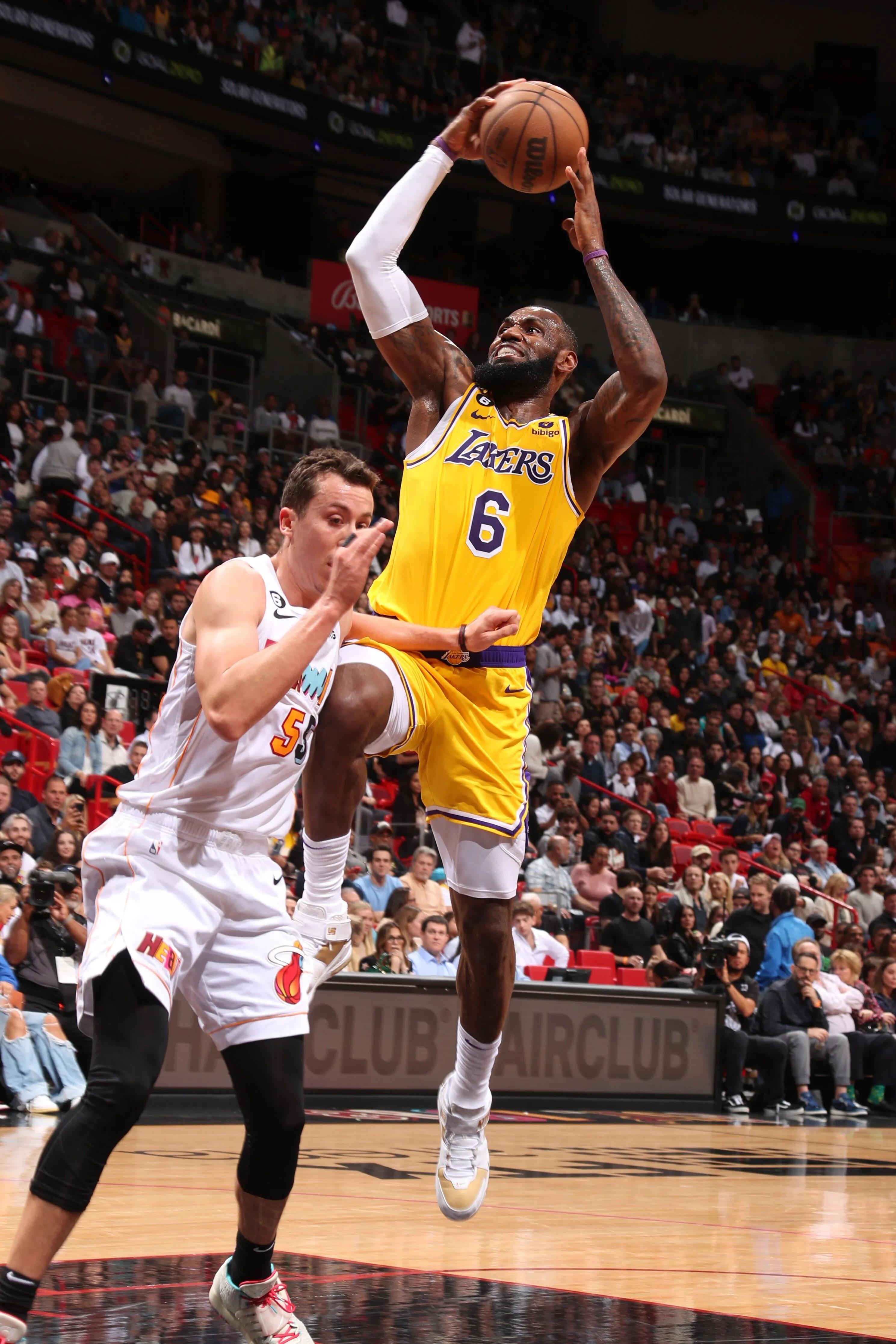 金州勇士vs洛杉矶湖人,洛杉矶湖人篮球