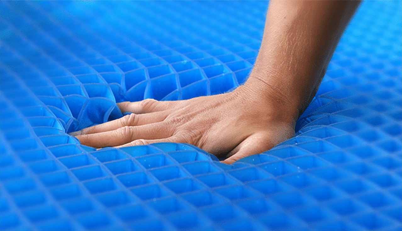 枕头里的「妖艳jian货」，值不值得买？