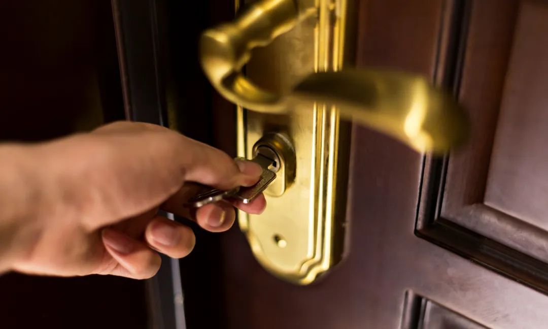 出门上了个班，家已变“灵堂”！女租客索赔，房东竟称上海松江当地风俗！