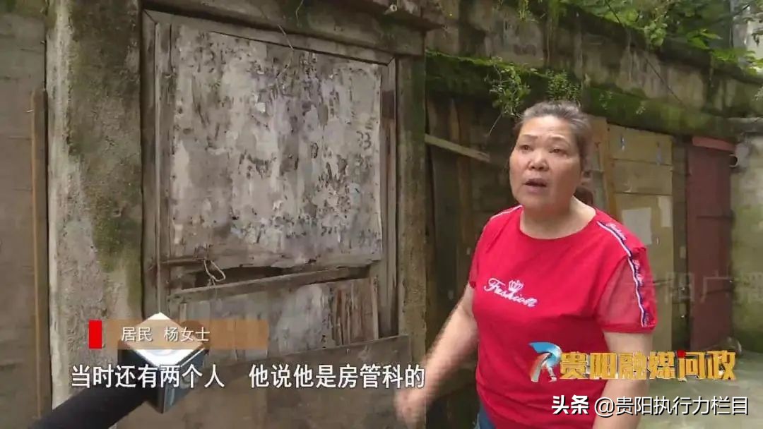 一下大雨就往外冒污水,下雨小区化粪池很臭