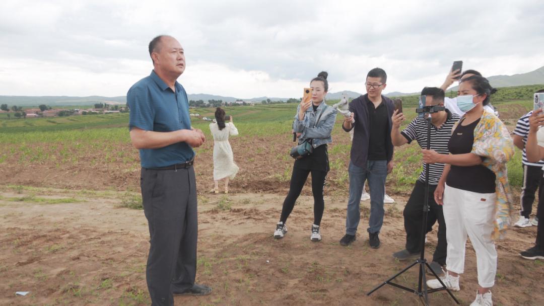 辛巴开启直播带岗招聘新模式，通辽：奈曼山嘴小米直播专场启动